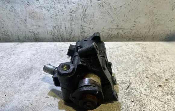 Mercedes-Benz C W203 Power steering pump 0024669201 115120 3108425