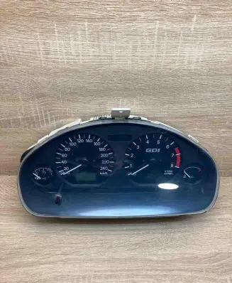 Mitsubishi Carisma Speedometer (instrument cluster) 0P017900 431411C 23102