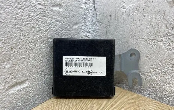 Toyota Corolla Verso AR10 Door control unit/module 897800F010 97RI012022 626442000