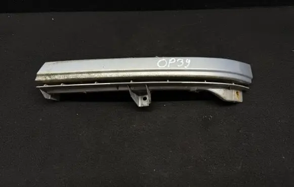 Under headlight/headlamp trim