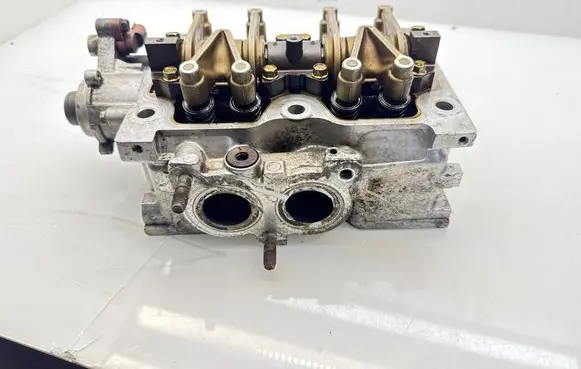 Subaru Legacy Engine head