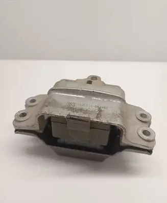 Volkswagen PASSAT B6 Engine mount bracket 3C0199555
