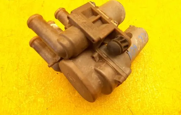 Mercedes-Benz CL C140 Coolant heater control valve 0018301484 1147412063