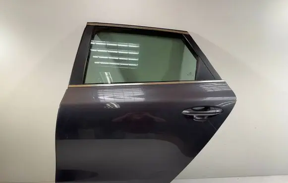 KIA Ceed Rear door
