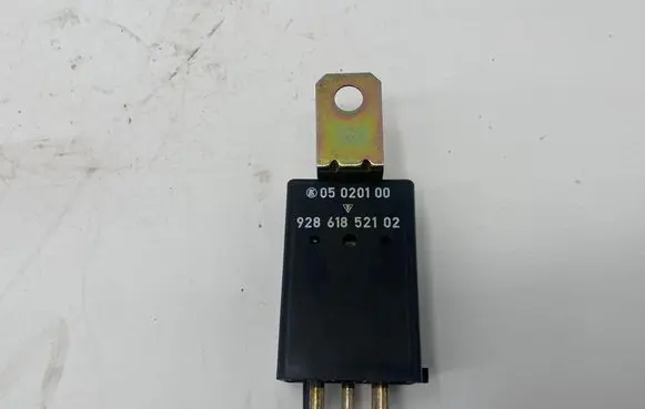 Porsche 911 Seat heating relay 92861852102 05020100