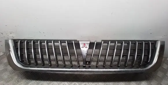 Mitsubishi Pajero Sport I Front bumper upper radiator grill MR221211