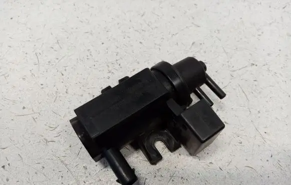 BMW 1 E81 E87 Vacuum valve 7805391 11747805391