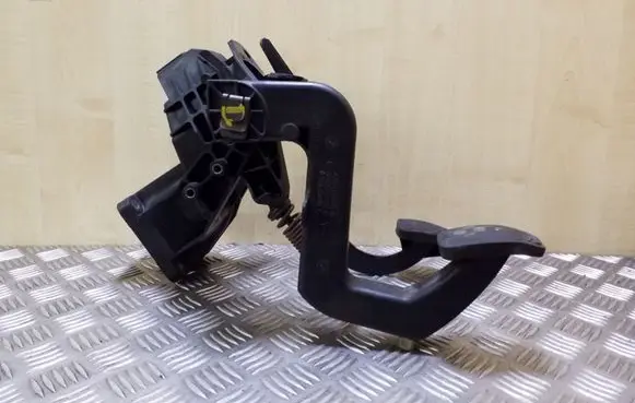 Mercedes-Benz Sprinter W901 W902 W903 W904 Pedal assembly A9012941401 A9012901019 A9012902416