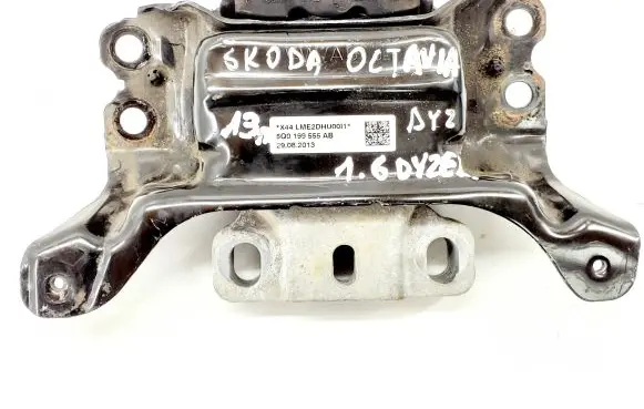 Engine mount bracket