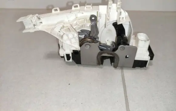 Volkswagen Crafter Rear door lock 7C0843014CQ