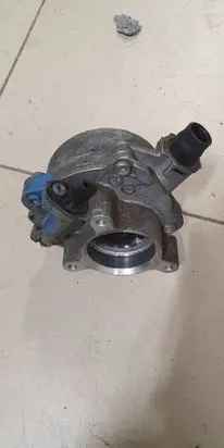 BMW 5 F10 F11 Vacuum pump 7575325 200800121