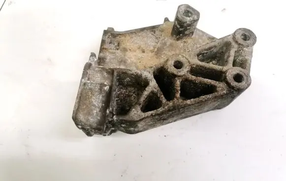 Renault Laguna I Engine mounting bracket 7700817177 7700817177F