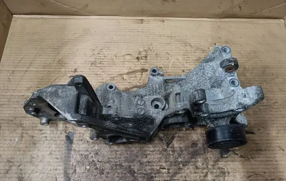 Volkswagen Transporter - Caravelle T5 Generator/alternator bracket 03L903143J