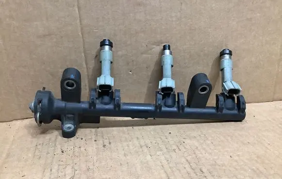 Toyota Aygo AB10 Fuel injectors set 2325000010 2381400010