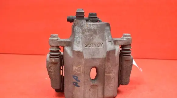 Toyota Prius (NHW20) Front brake caliper