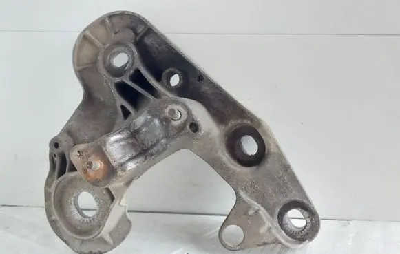 Audi A6 S6 C6 4F Engine mounting bracket 4F0199351E