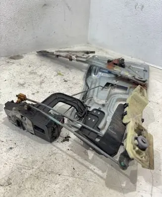 Chevrolet Equinox Front door lock L16643681