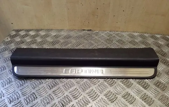 Chevrolet Captiva Front sill trim cover 20832149