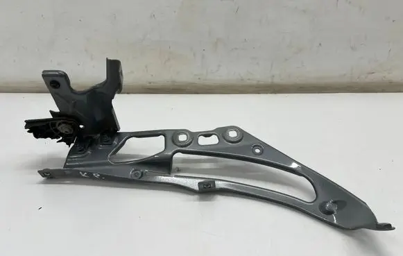 BMW 2 Active Tourer U06 Fender mounting bracket 8737127
