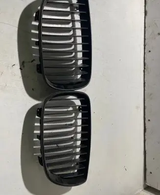 BMW 1 E81 E87 Front grill 22405910 7128614