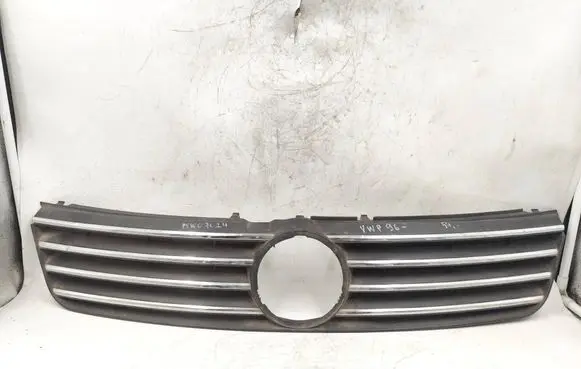 Volkswagen PASSAT B5 Front bumper upper radiator grill 3BD853651 3BD853653
