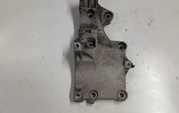 Volkswagen PASSAT B6 Generator/alternator bracket 03G903143F