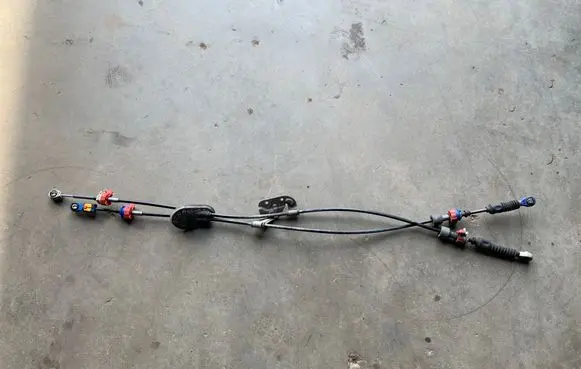 Nissan X-Trail T31 Gear shift cable linkage 112112856