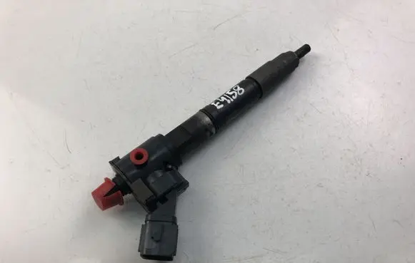 Volvo V70 Fuel injector 31405404