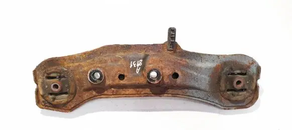 Honda CR-V Engine mount bracket