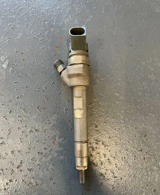 BMW 5 F10 F11 Fuel injector 7810702 71717 0445110610