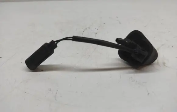 BMW 3 E90 E91 Windshield washer spray nozzle 7131299
