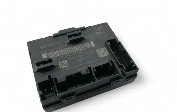 Volkswagen PASSAT B8 Door control unit/module 5Q0959592E