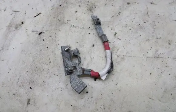 Renault Scenic III - Grand scenic III Positive cable (battery) GMAUTO4574097