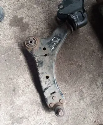 Volvo XC60 Front lower control arm/wishbone 8G9N3A053A