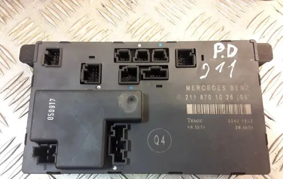Mercedes-Benz E W211 Door control unit/module 2118701026 A2118701026