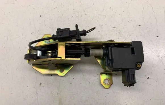 Volkswagen Touareg I Tailgate window lock/catch/latch 7L0827506D