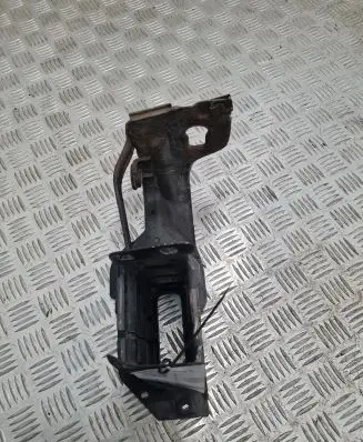 Mercedes-Benz C W204 Front bumper mounting bracket