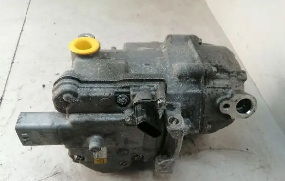 Toyota Auris E180 Air conditioning (A/C) compressor (pump) 0422001330 00524
