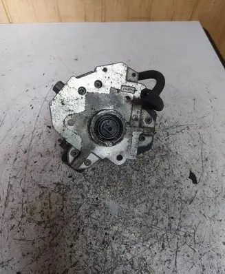 Volvo S80 Fuel injection high pressure pump 8689590 058226 0445010043