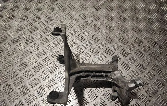 Mercedes-Benz C W205 Engine mounting bracket A2740981439