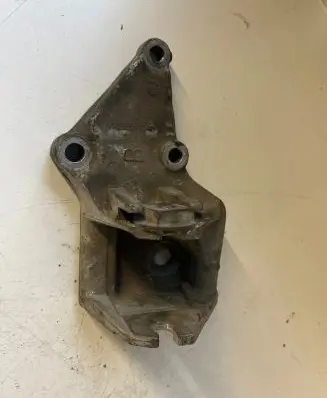 Peugeot 206 Engine mounting bracket 9630584280