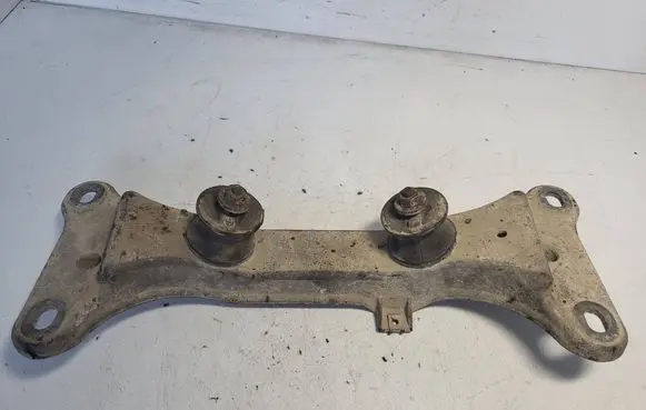 BMW 5 E60 E61 Gearbox mounting bracket 6760300