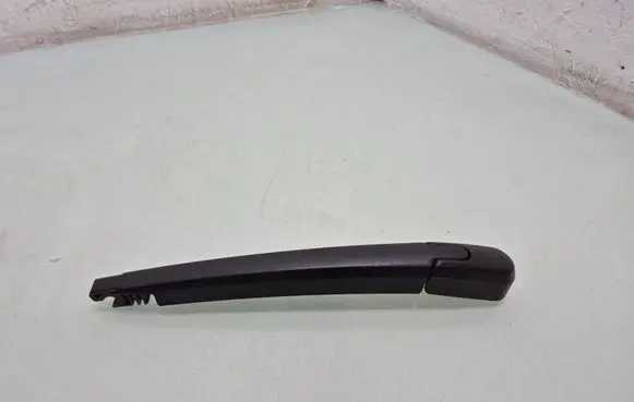 Hyundai Tucson TL Rear wiper blade arm 