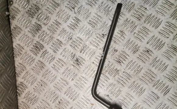 Toyota Avensis T270 Wheel nut wrench 
