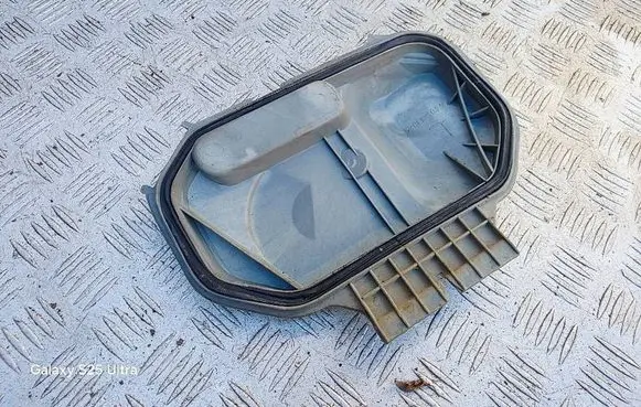 Mercedes-Benz E W124 Headlight/headlamp dust cover 4401103
