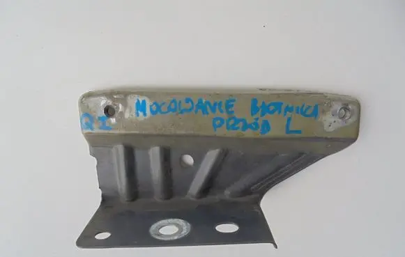 Nissan Qashqai Fender mounting bracket