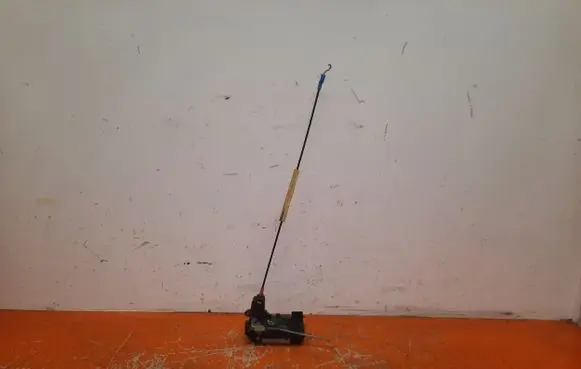 Opel Zafira B Rear door lock 13210738