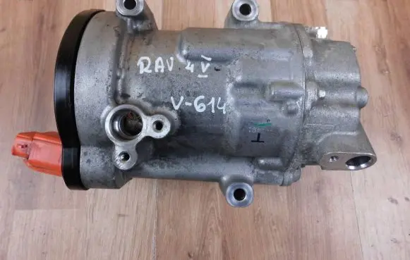 Toyota RAV 4 (XA50) Air conditioning (A/C) compressor (pump) 8837033040 0424000171