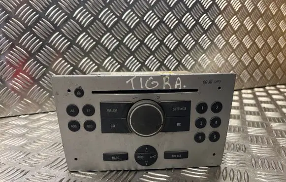 Opel Tigra B Radio/CD/DVD/GPS head unit 13188892