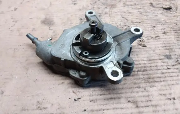 Toyota Avensis T250 Vacuum pump